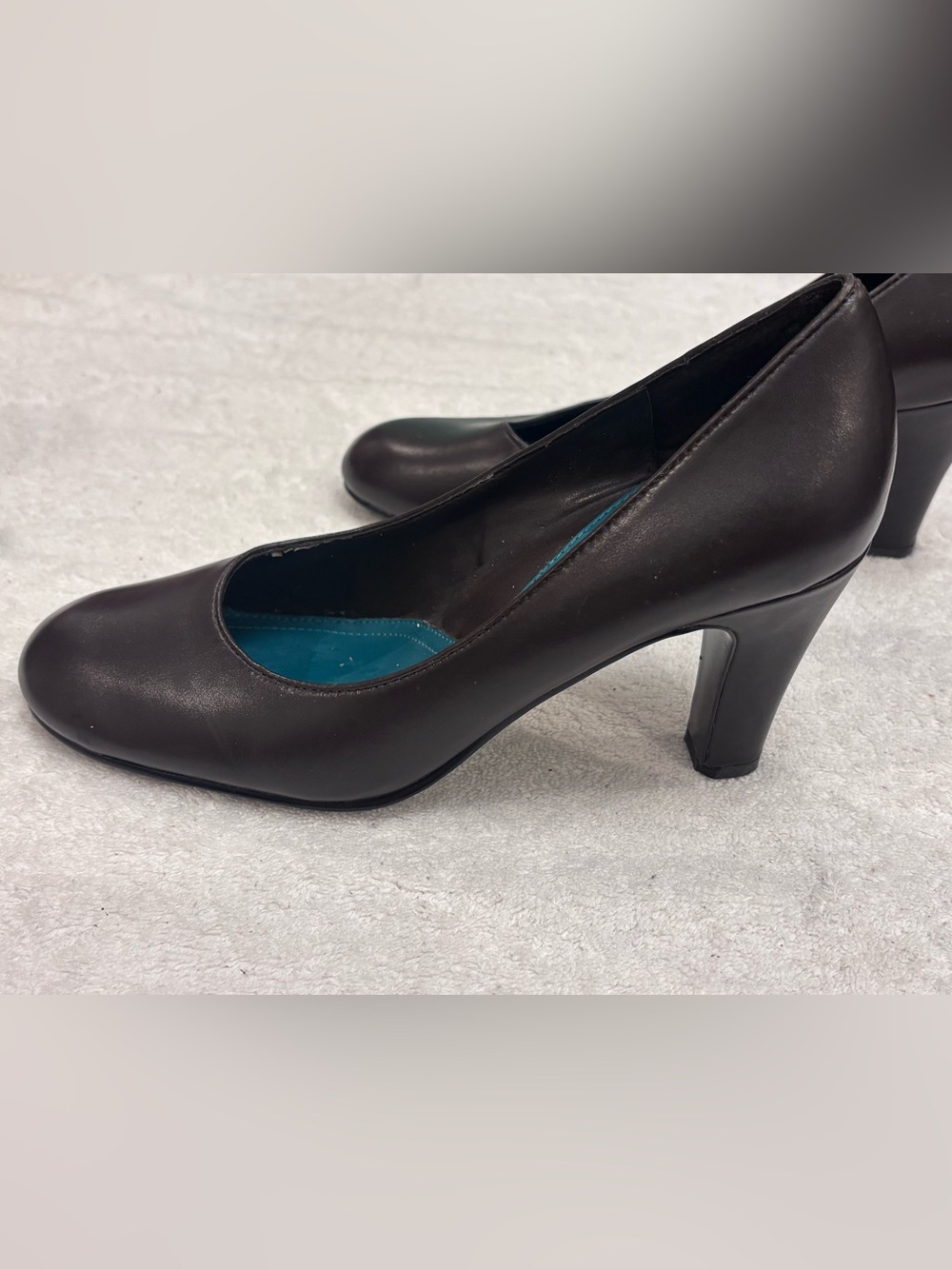 Brand New Stylish Aerosols Heels - Size 8 M - Heel 3 1/4 inches - box 18